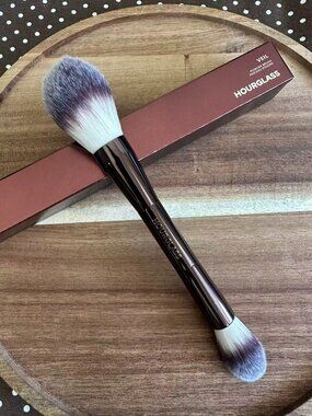 Hourglass Veil Powder Brush